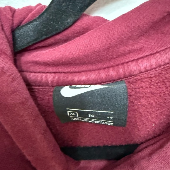 Nike Men's Burgundy Hoodie! EUC - Picture 3 of 4